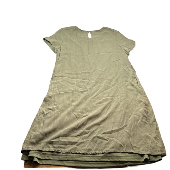 Effortless Elegance: Hidden Alley‎ Medium Dress - Picture 7 of 10